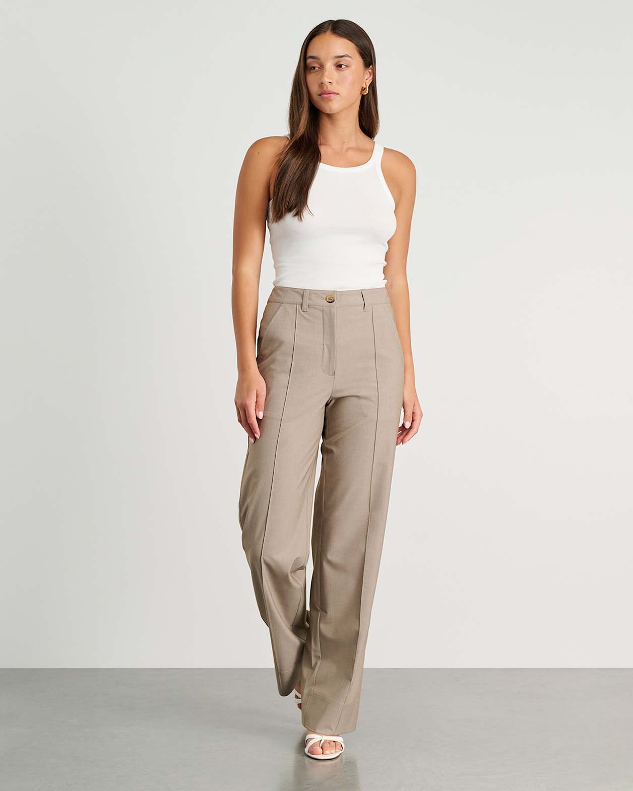 Gia Pintuck Pant in MUSHROOM