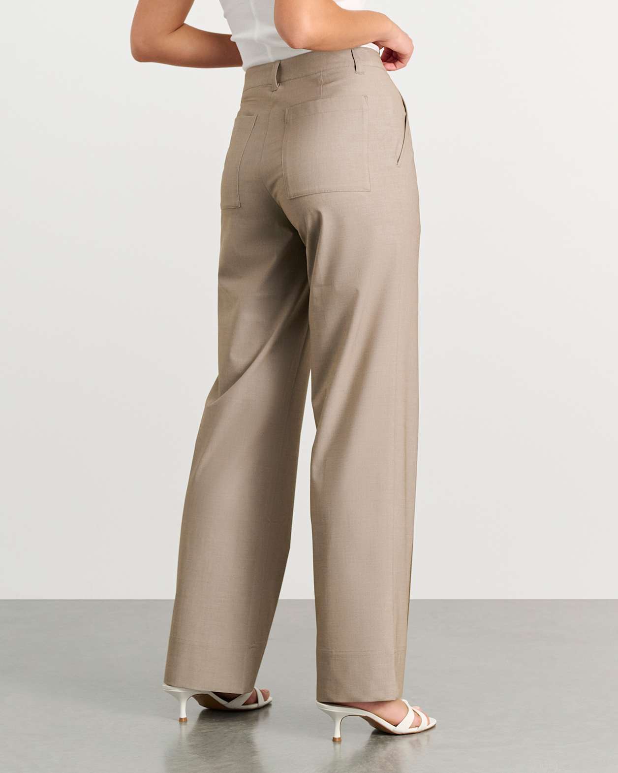 Gia Pintuck Pant in MUSHROOM