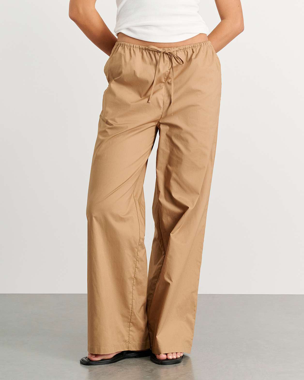 Poplin Relaxed Pant in COFFEE