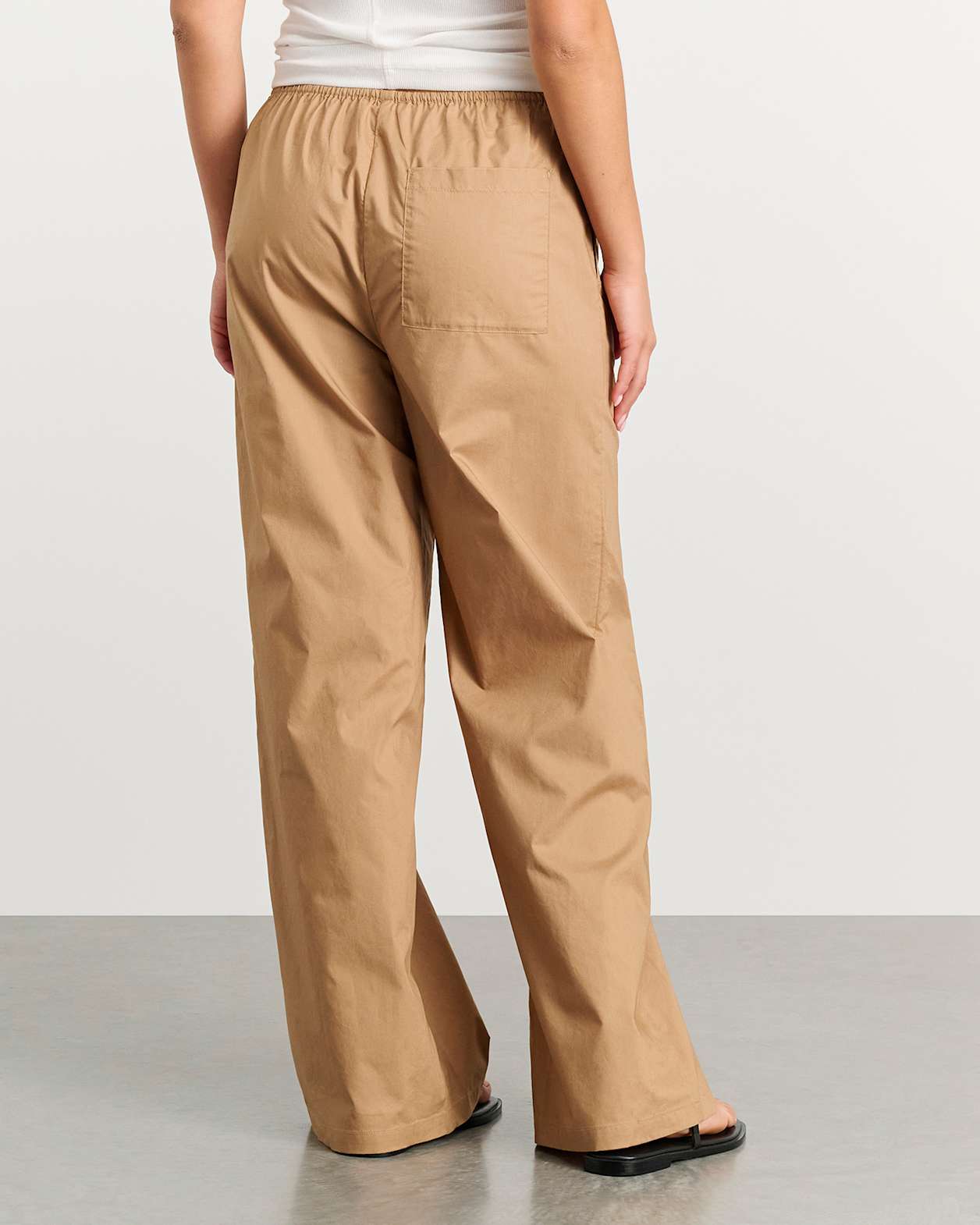 Poplin Relaxed Pant in COFFEE