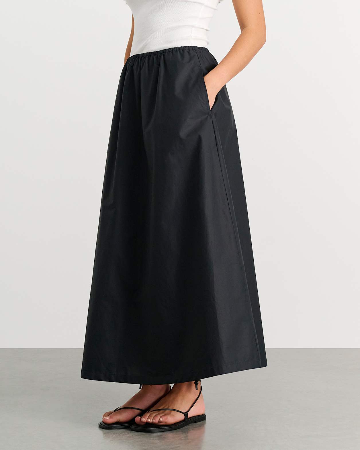 Poplin Maxi Skirt in BLACK