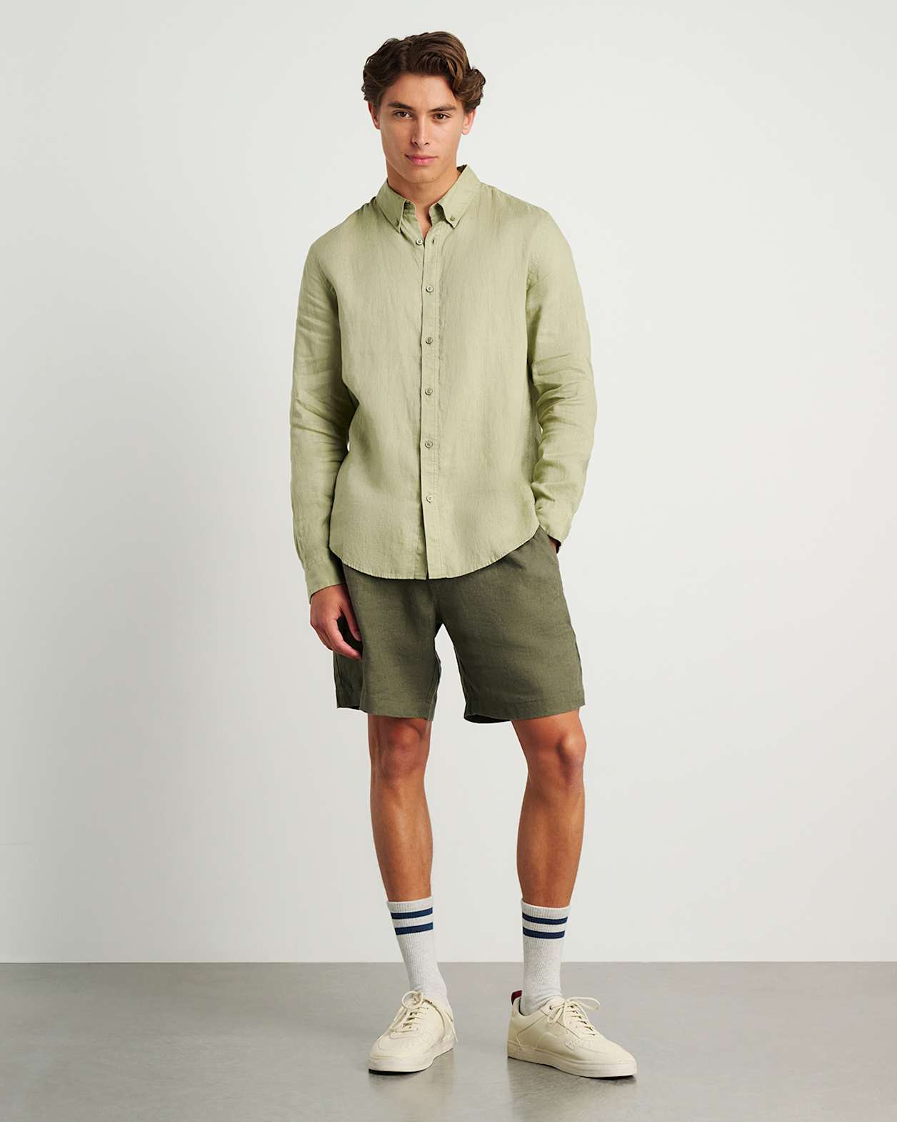 Cooper Linen Shirt in MOSS