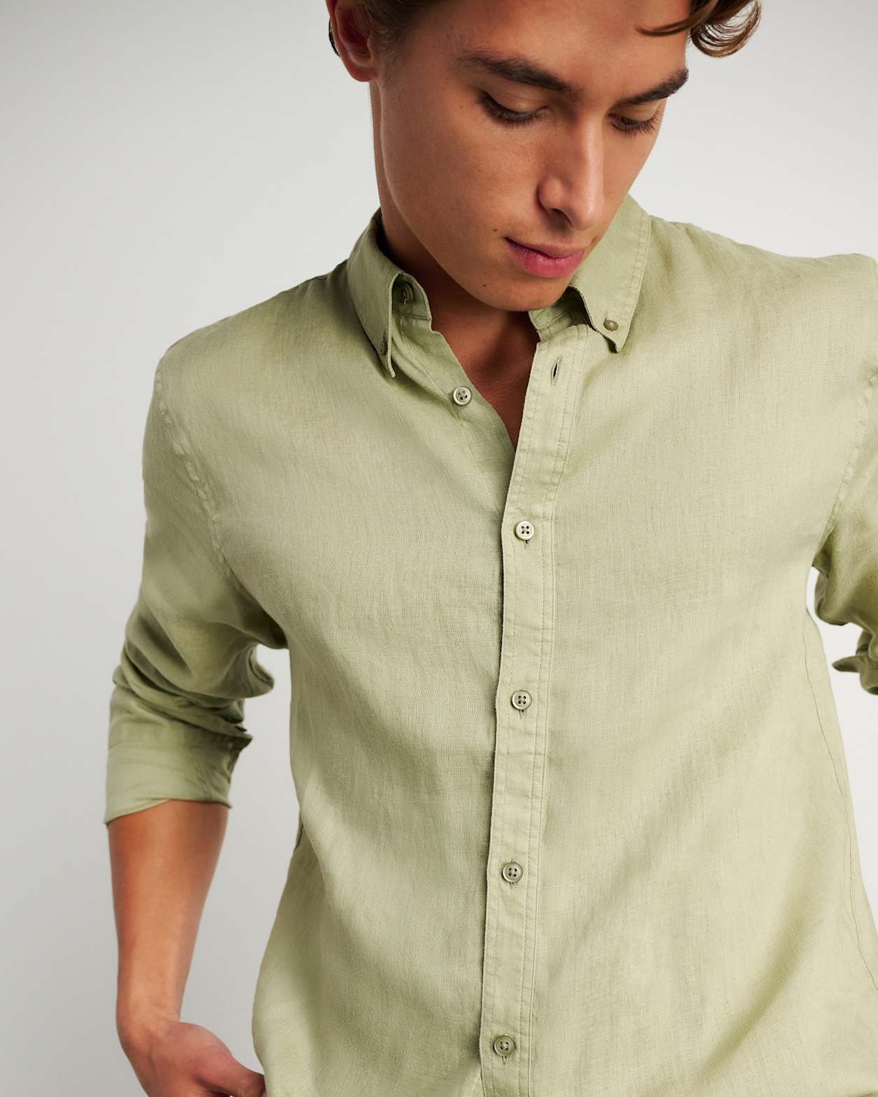 Cooper Linen Shirt in MOSS