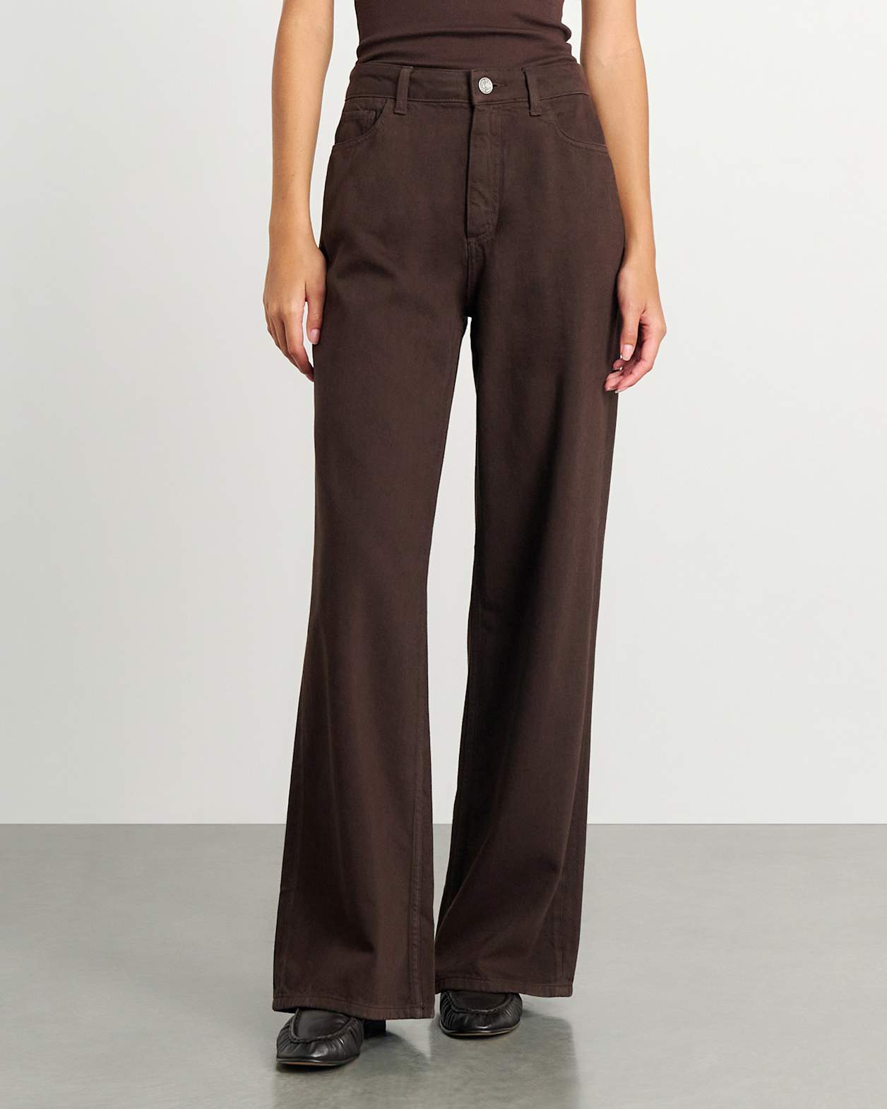 Loe Mid Rise Straight Jean in DARK CHOCOLATE