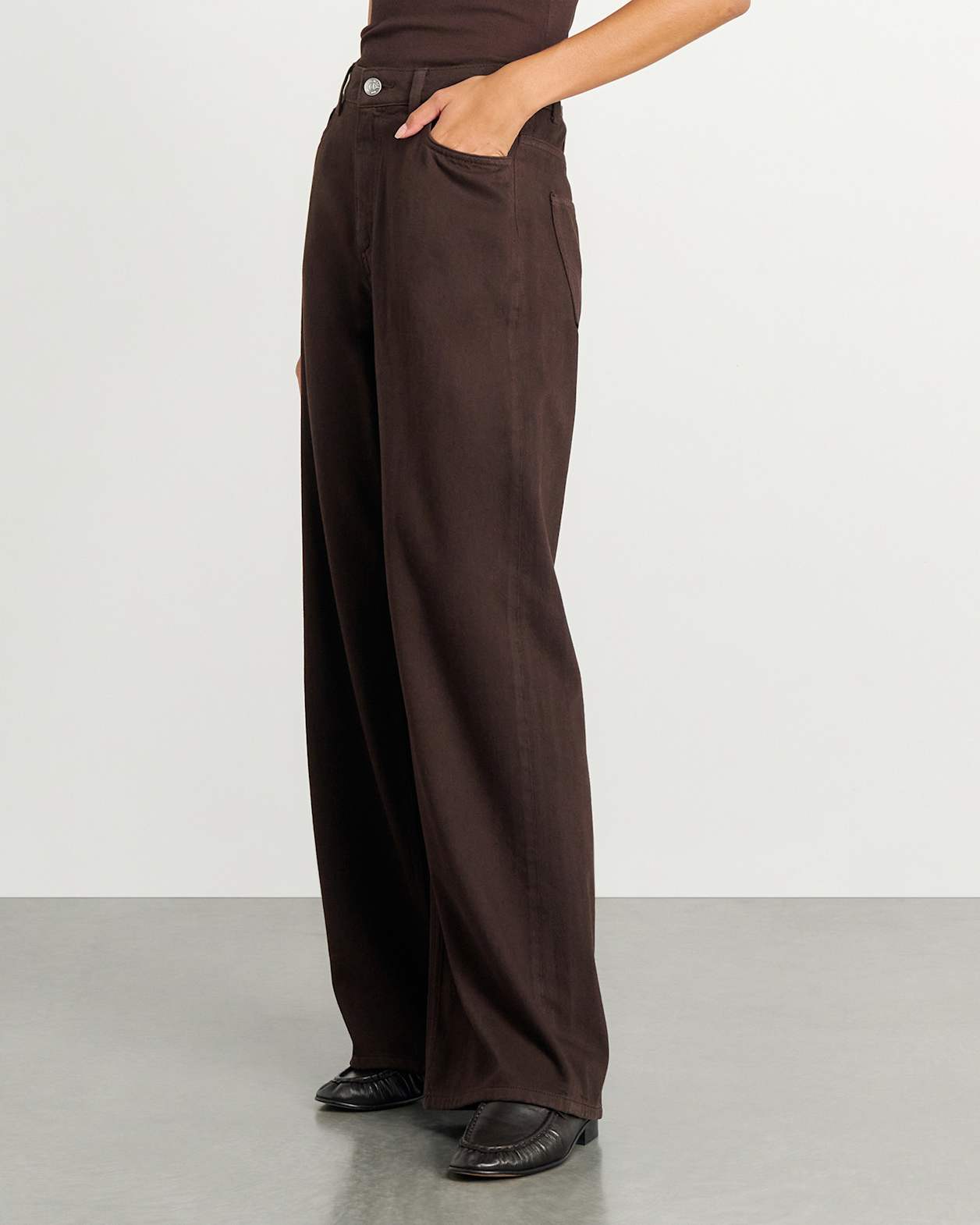 Loe Mid Rise Straight Jean in DARK CHOCOLATE