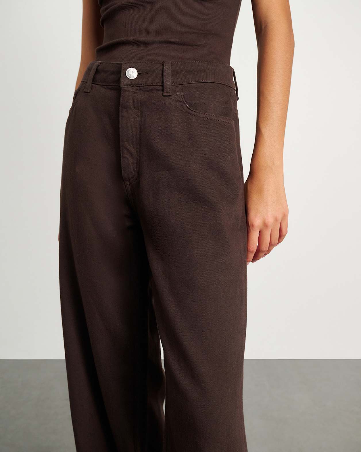 Loe Mid Rise Straight Jean in DARK CHOCOLATE