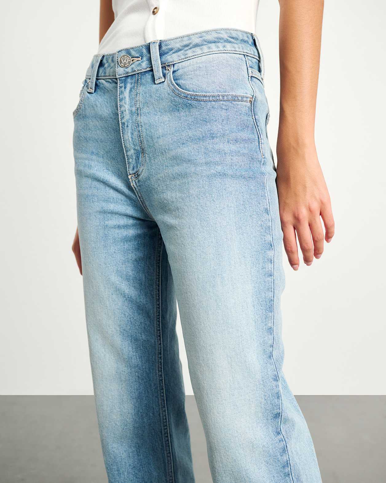 Riley Straight Crop Jean in LIGHT VINTAGE
