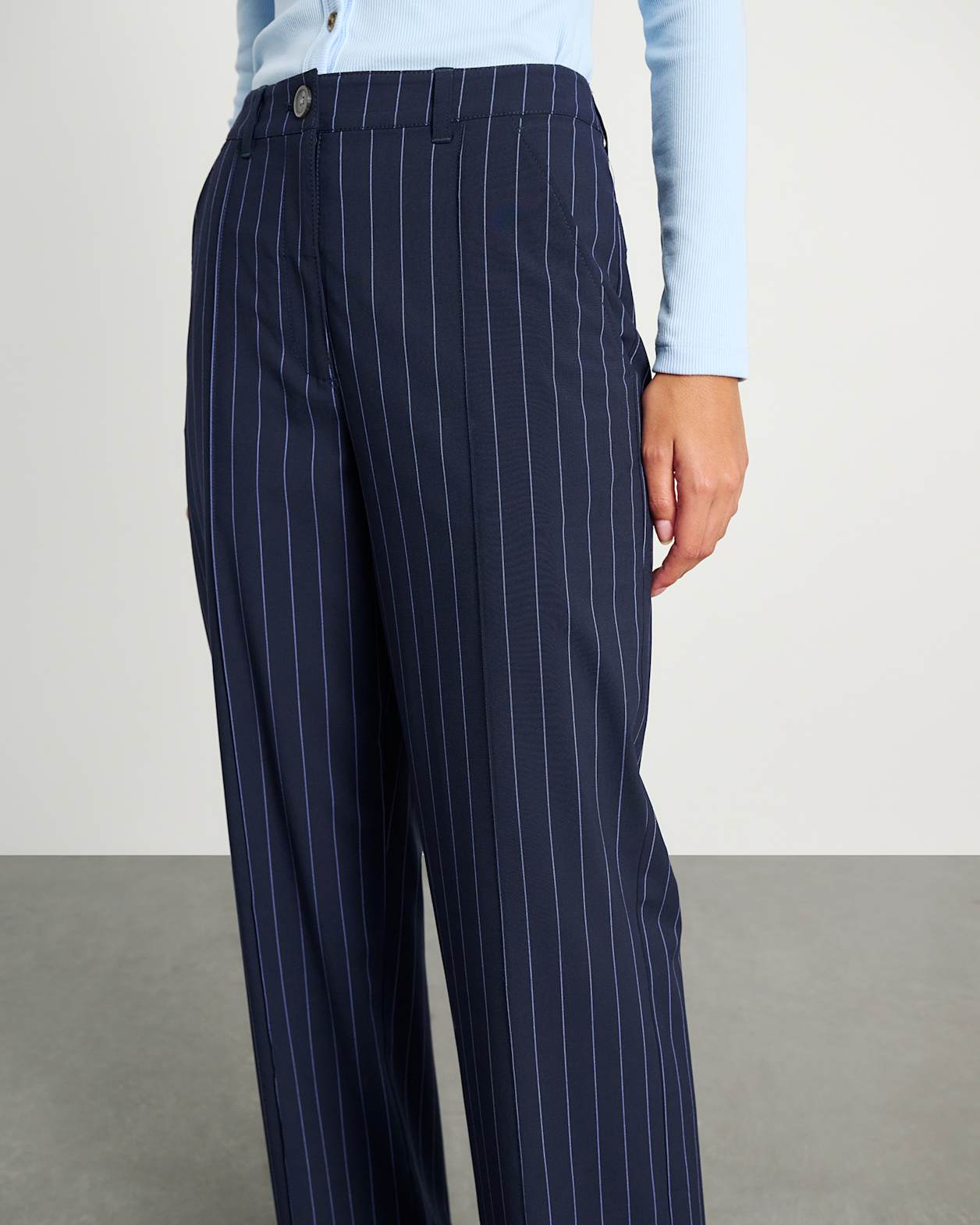 Gia Pinstripe Tuck Pant in NAVY/WHITE