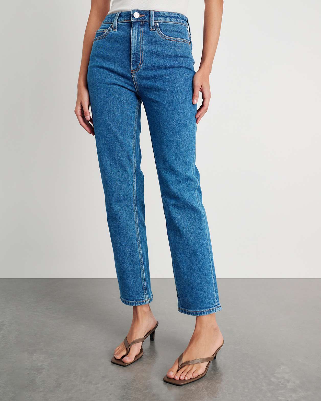 Riley Straight Crop Jean in BLUE WASH
