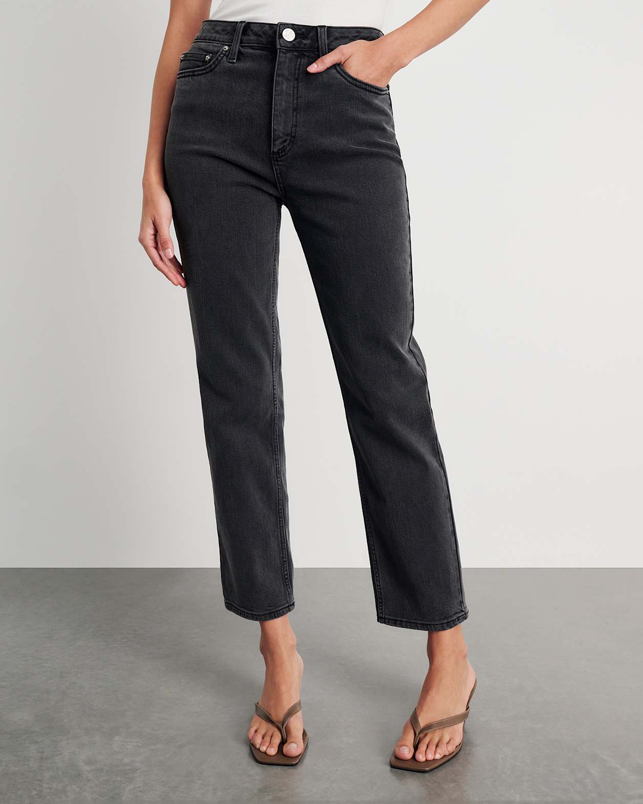 Riley Straight Crop Jean in WASHED BLACK