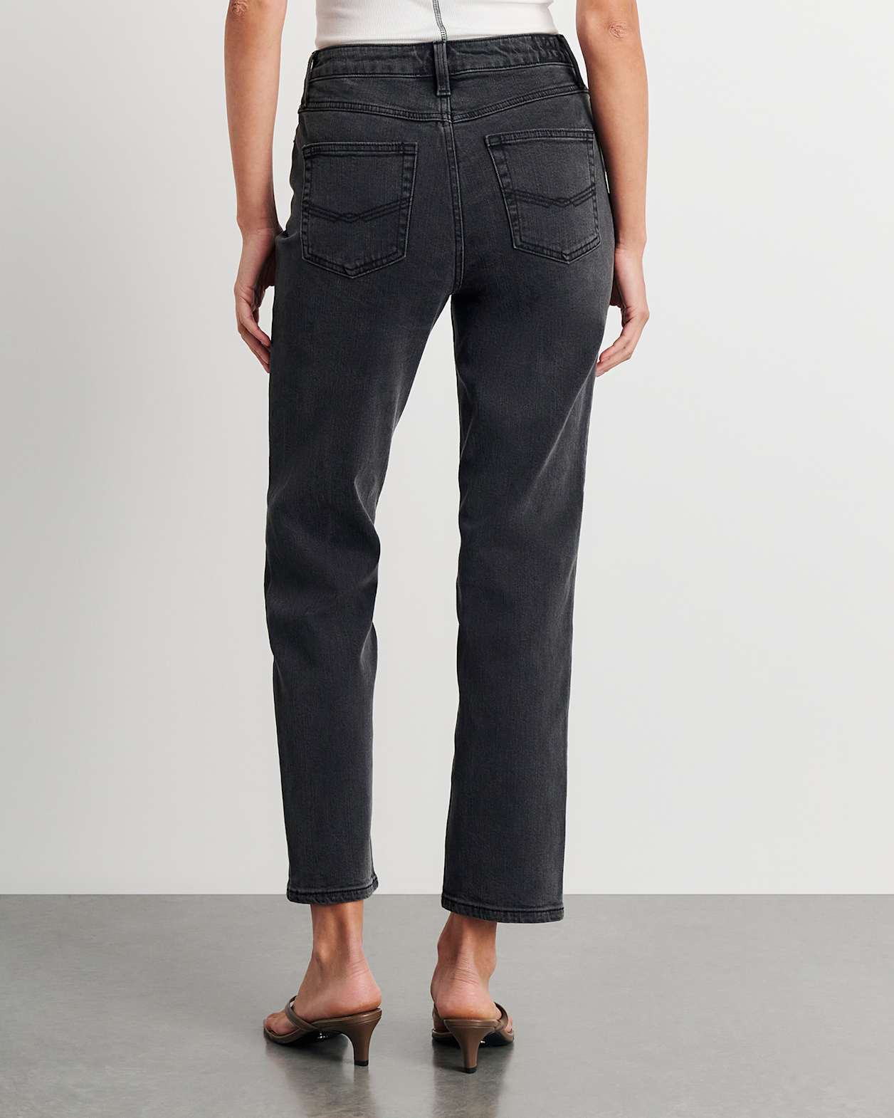 Riley Straight Crop Jean in WASHED BLACK