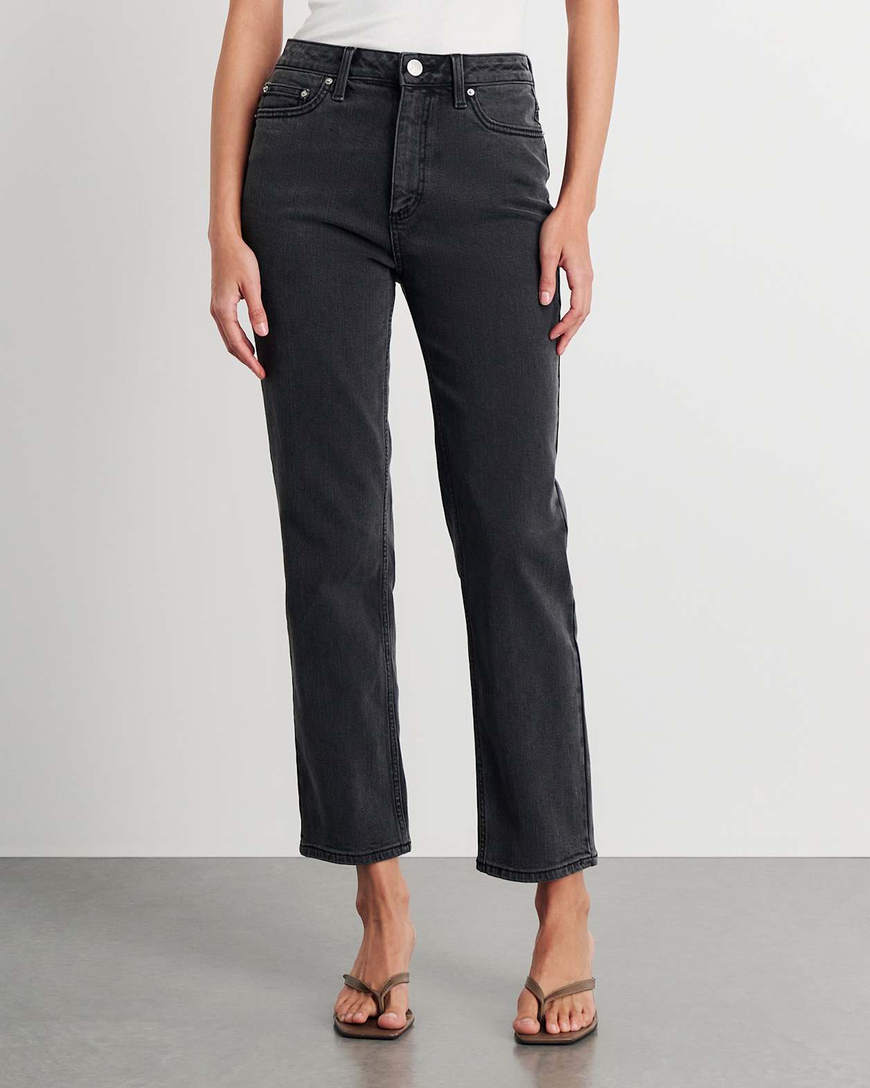 Riley Straight Crop Jean in WASHED BLACK
