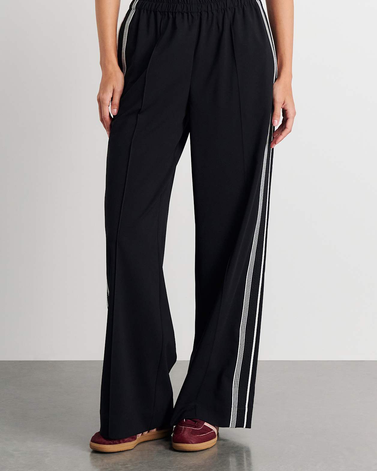 Gia Pull On Pant in BLACK