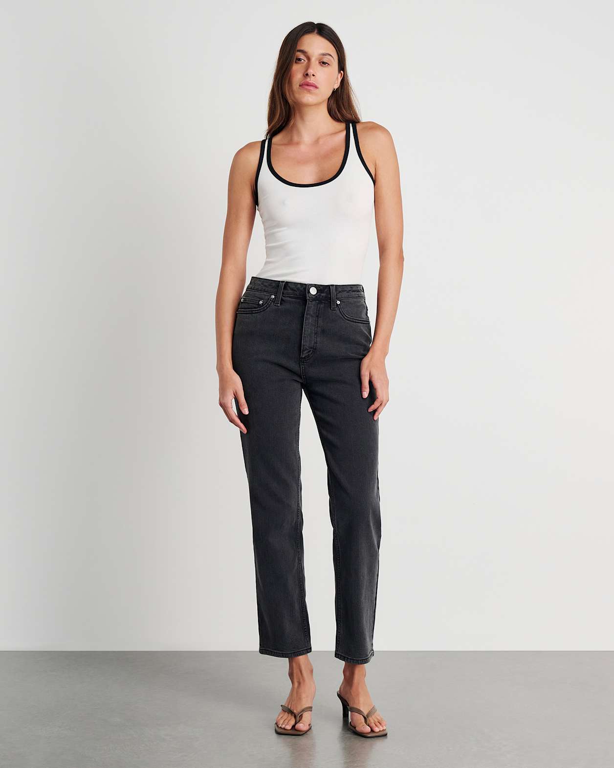 Riley Straight Crop Jean in WASHED BLACK