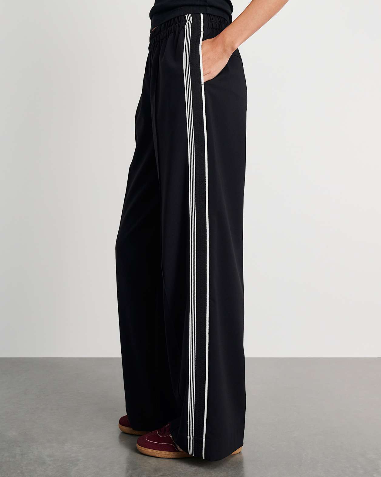 Gia Pull On Pant in BLACK