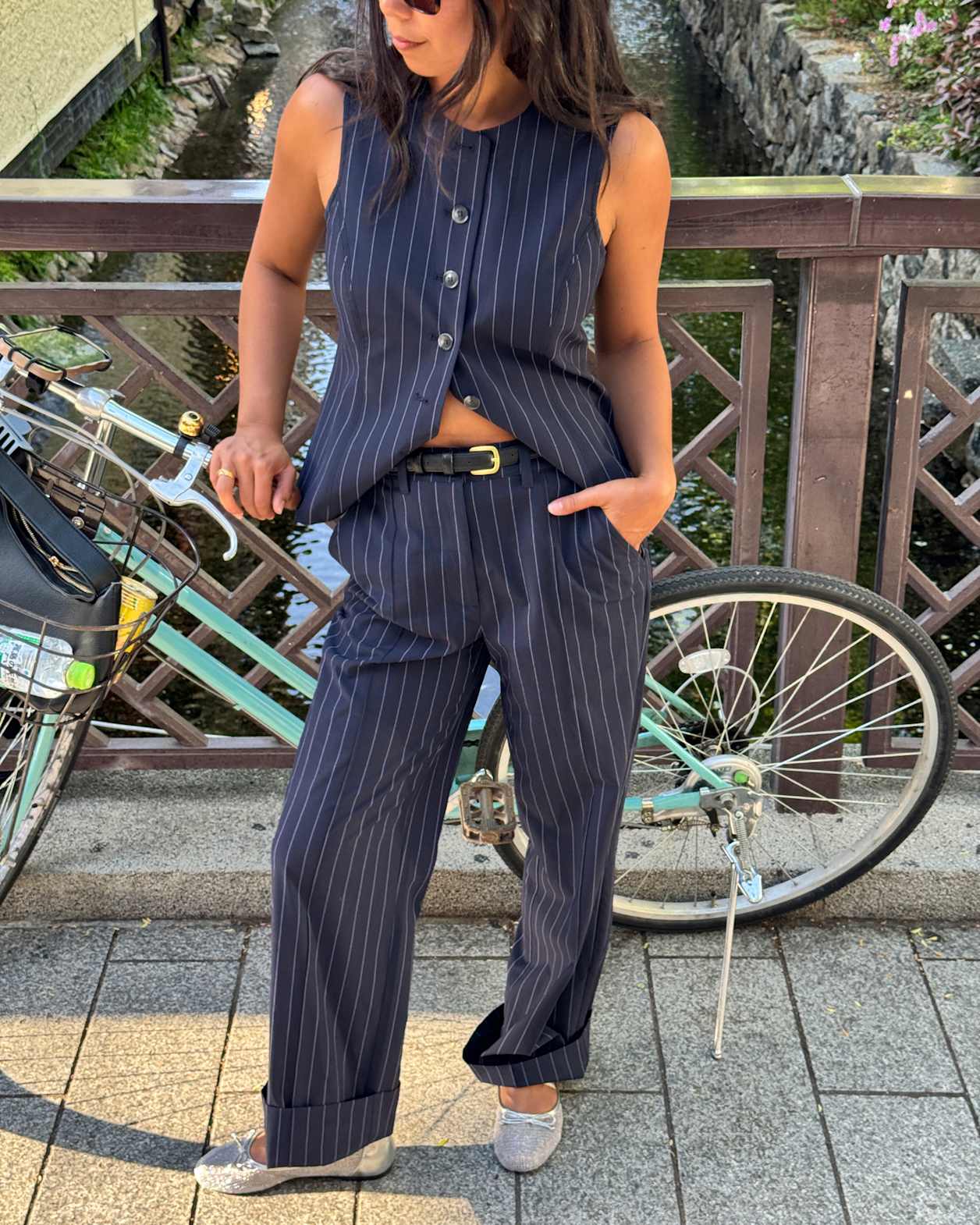 Gia Pinstripe Tuck Pant in NAVY/WHITE