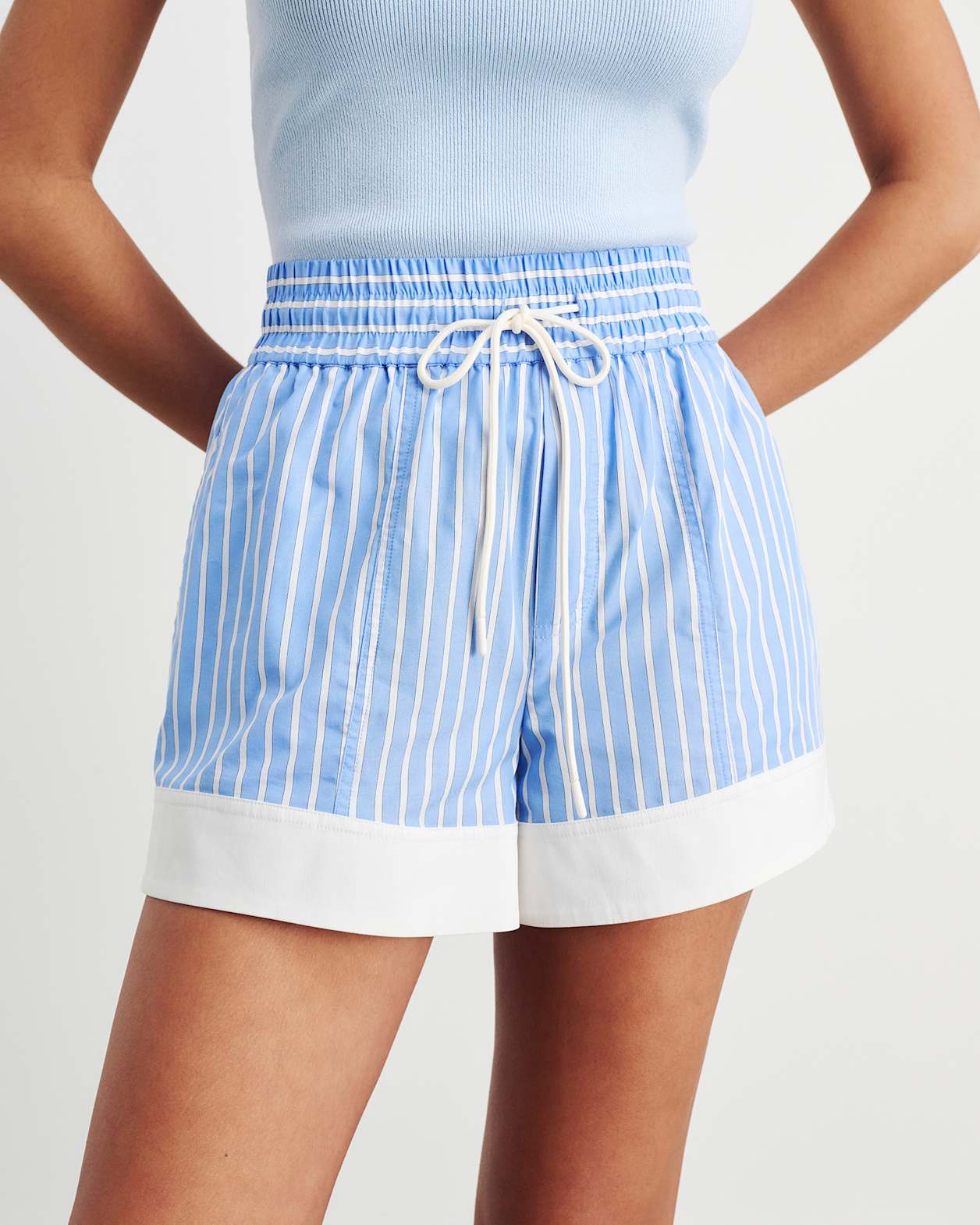 Gigi Poplin Pull On Short in BLUE/WHITE