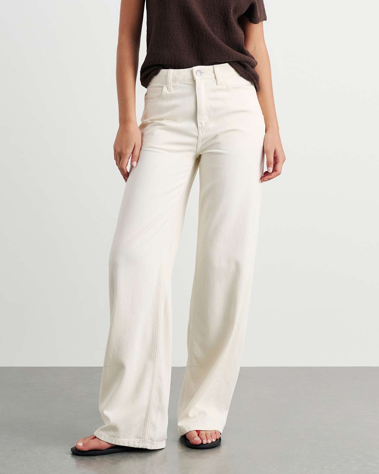 Loe Mid Rise Straight Jean in ECRU