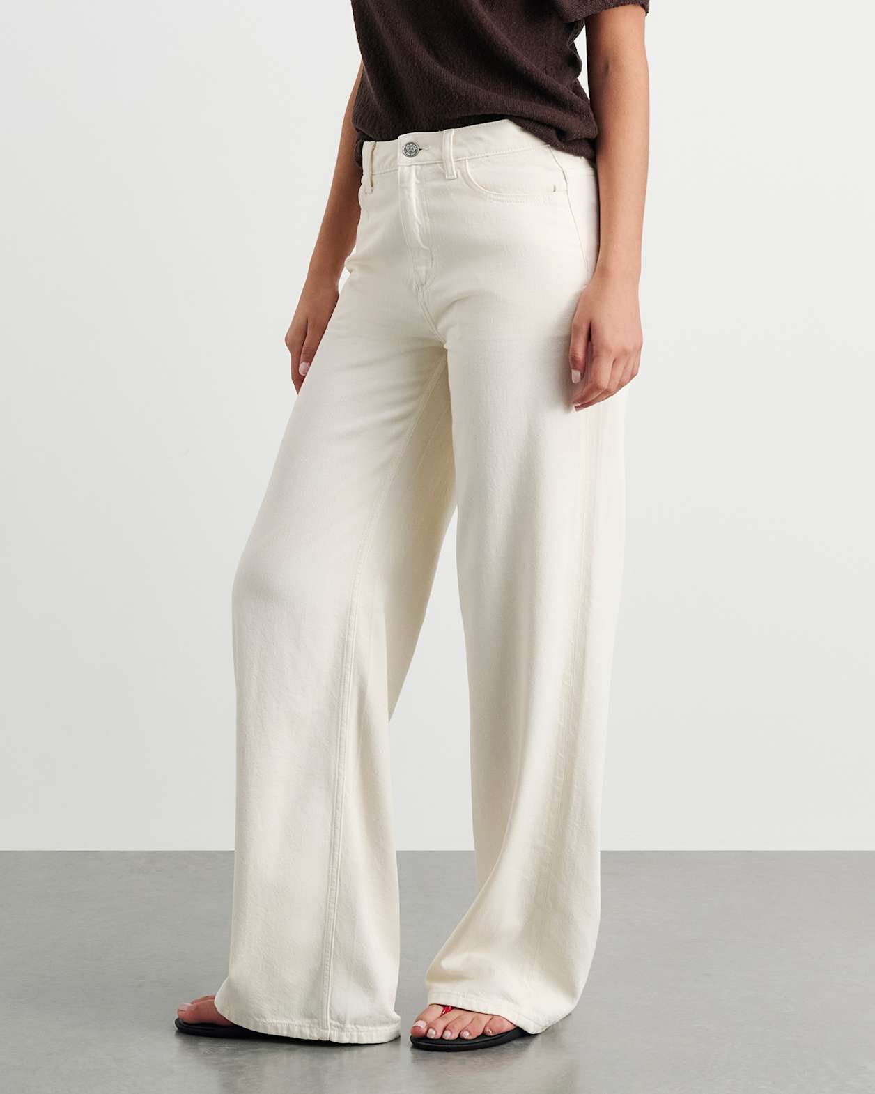 Loe Mid Rise Straight Jean in ECRU