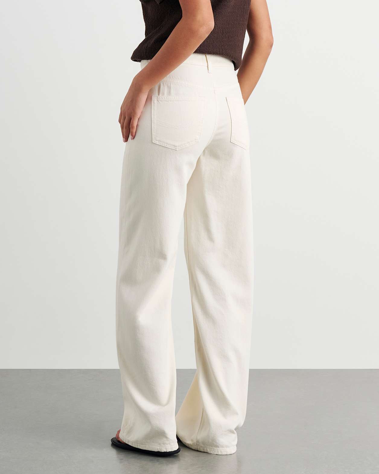 Loe Mid Rise Straight Jean in ECRU