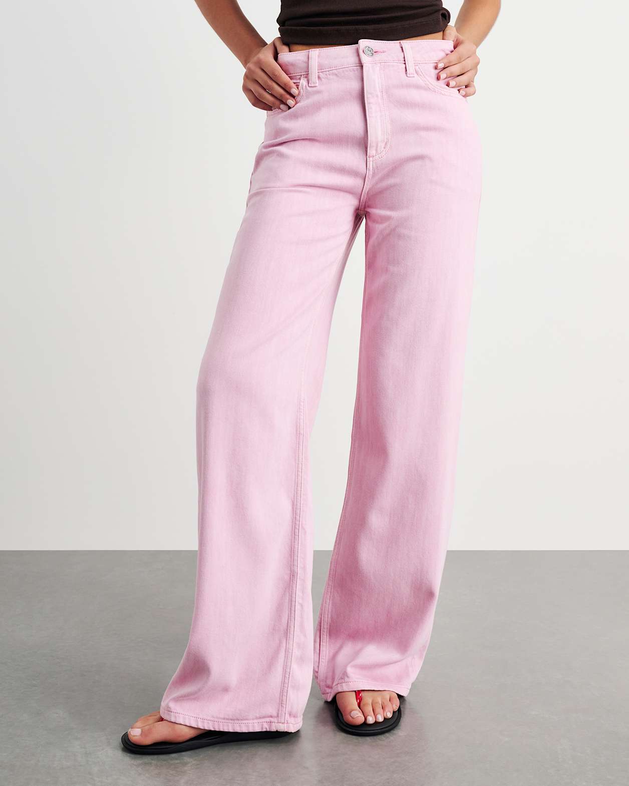 Loe Mid Rise Straight Jean in PINK