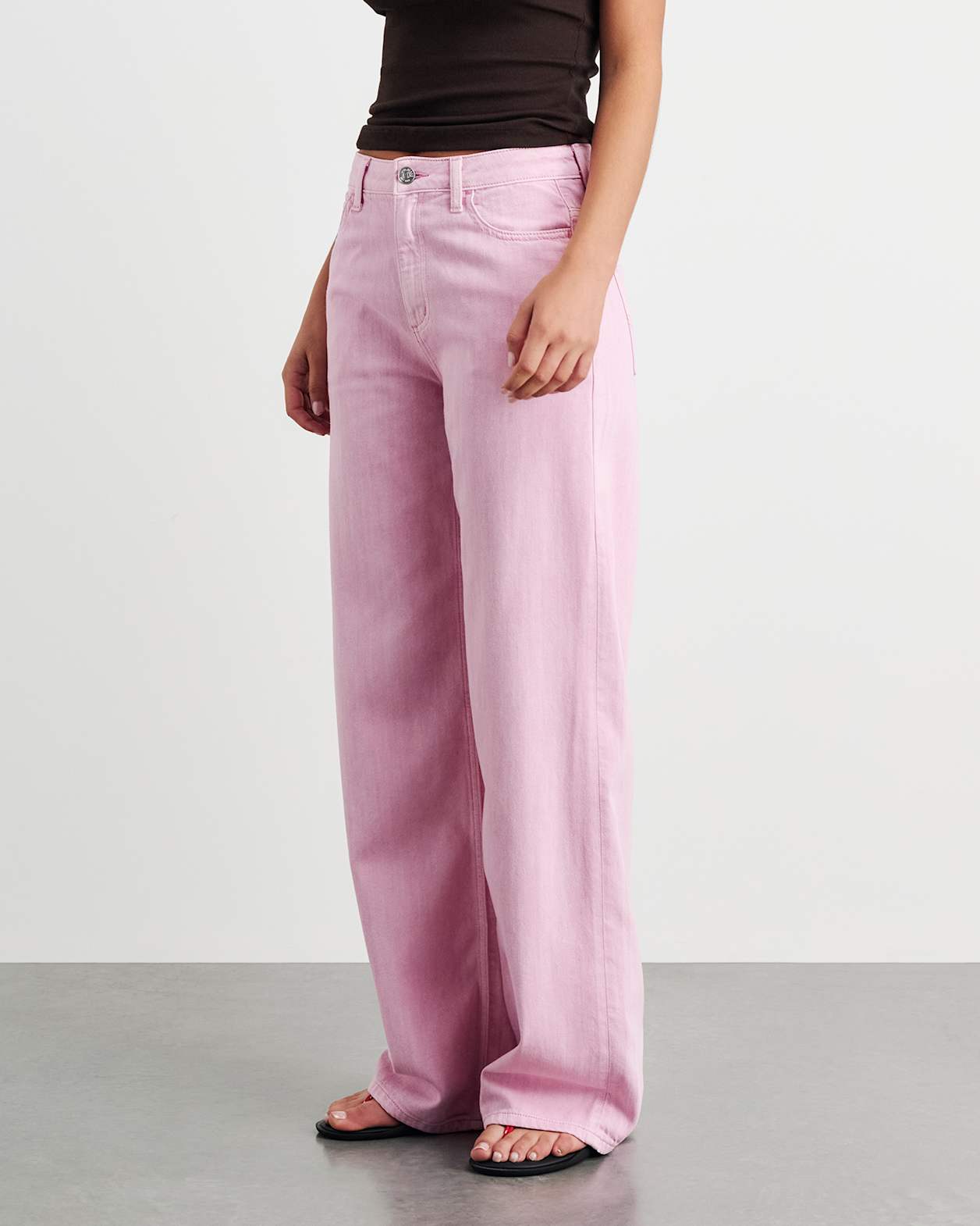 Loe Mid Rise Straight Jean in PINK
