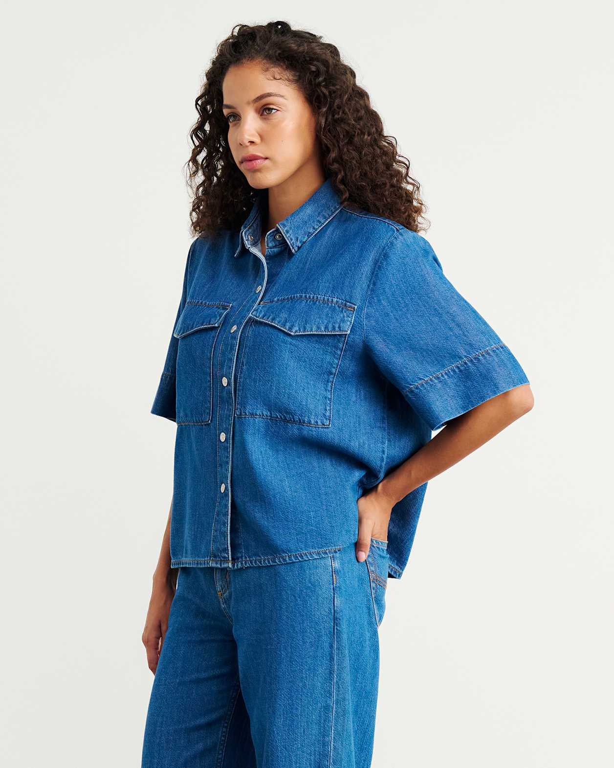 Loe Denim Shirt in BLUE VINTAGE
