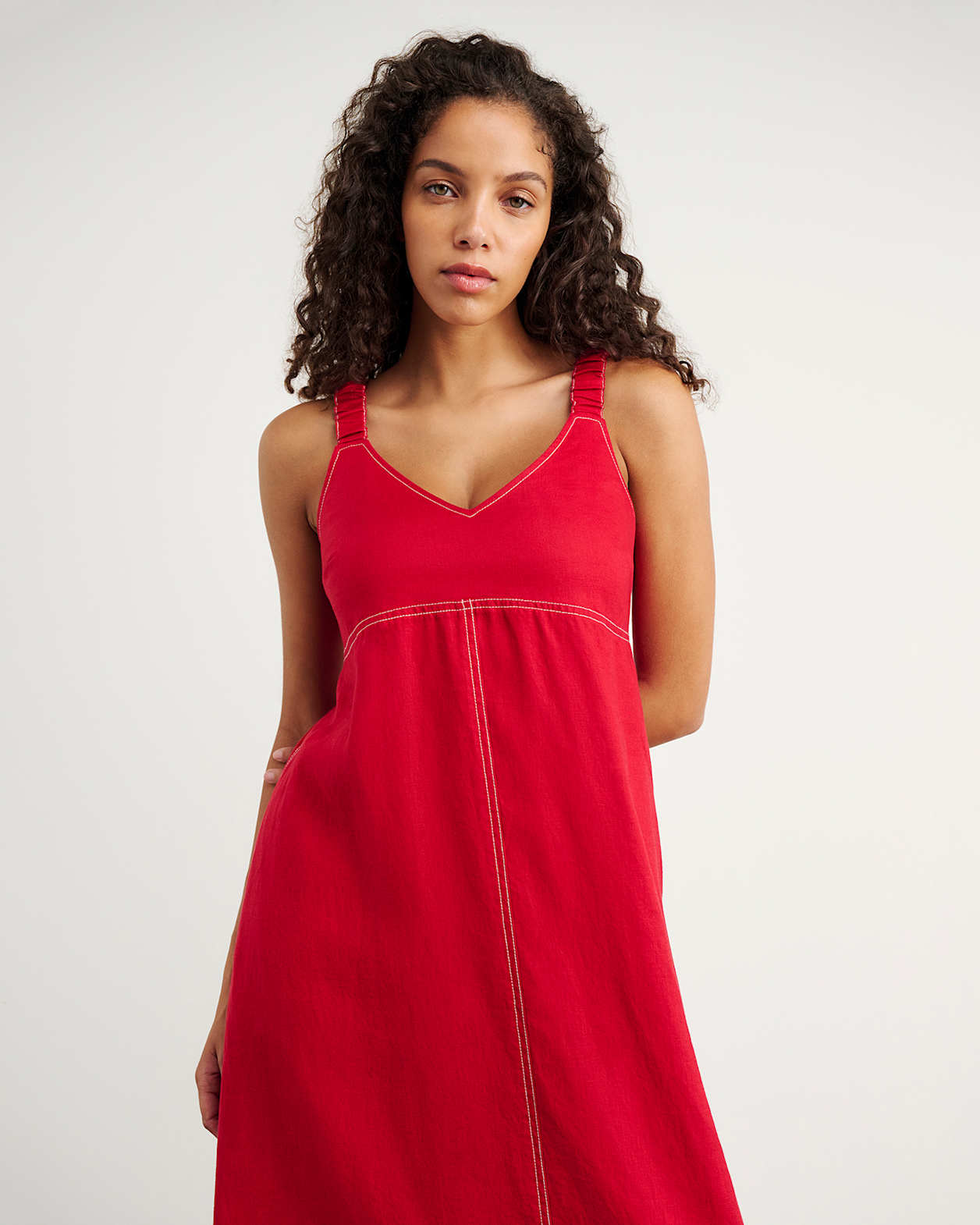 Sara Linen Midi Dress in DEEP RED