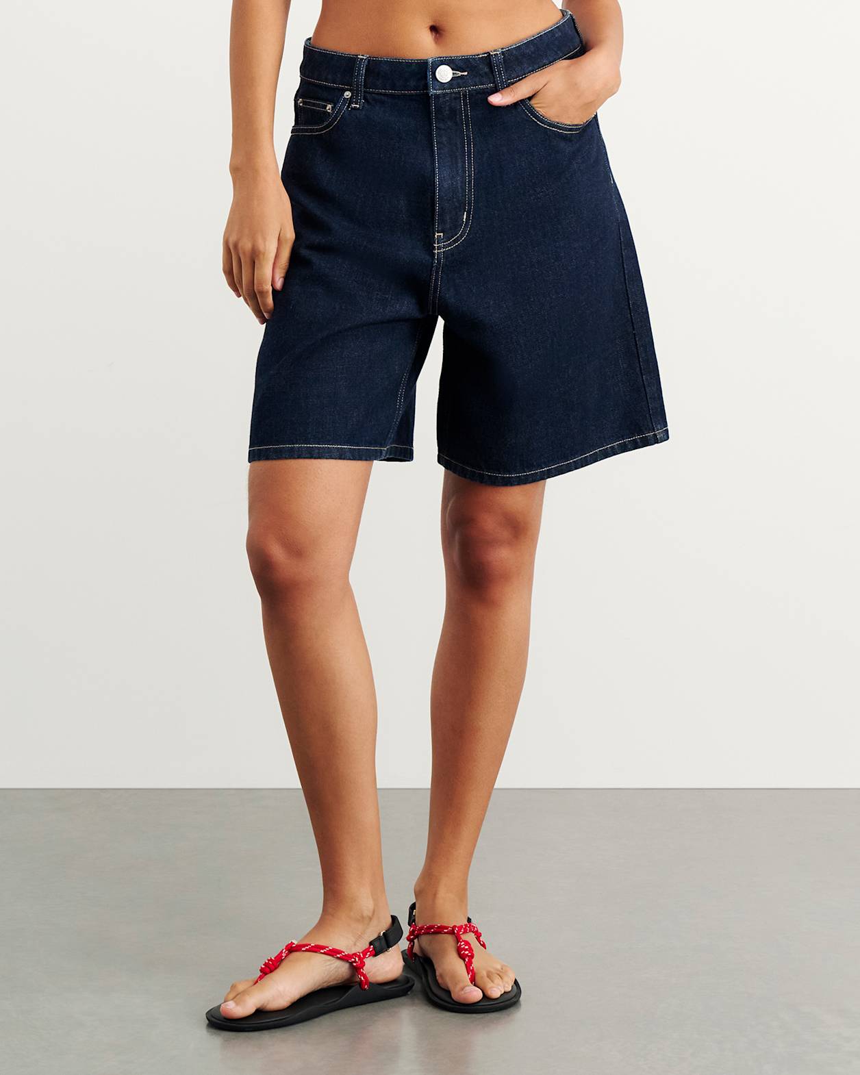 Cora Mid Rise Denim Jort in RAW WASH