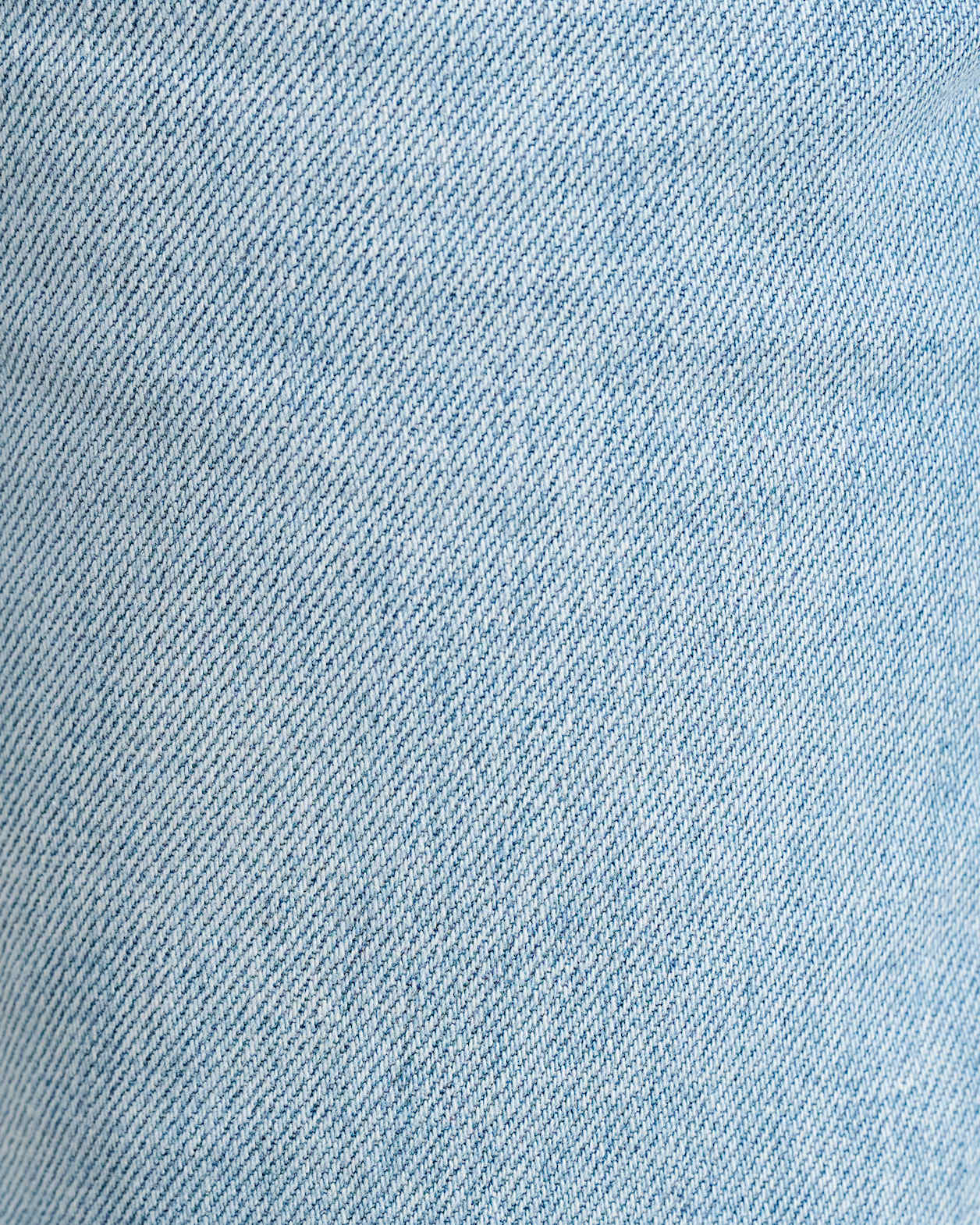 Camron Denim Mid Rise Short in LIGHT VINTAGE WASH