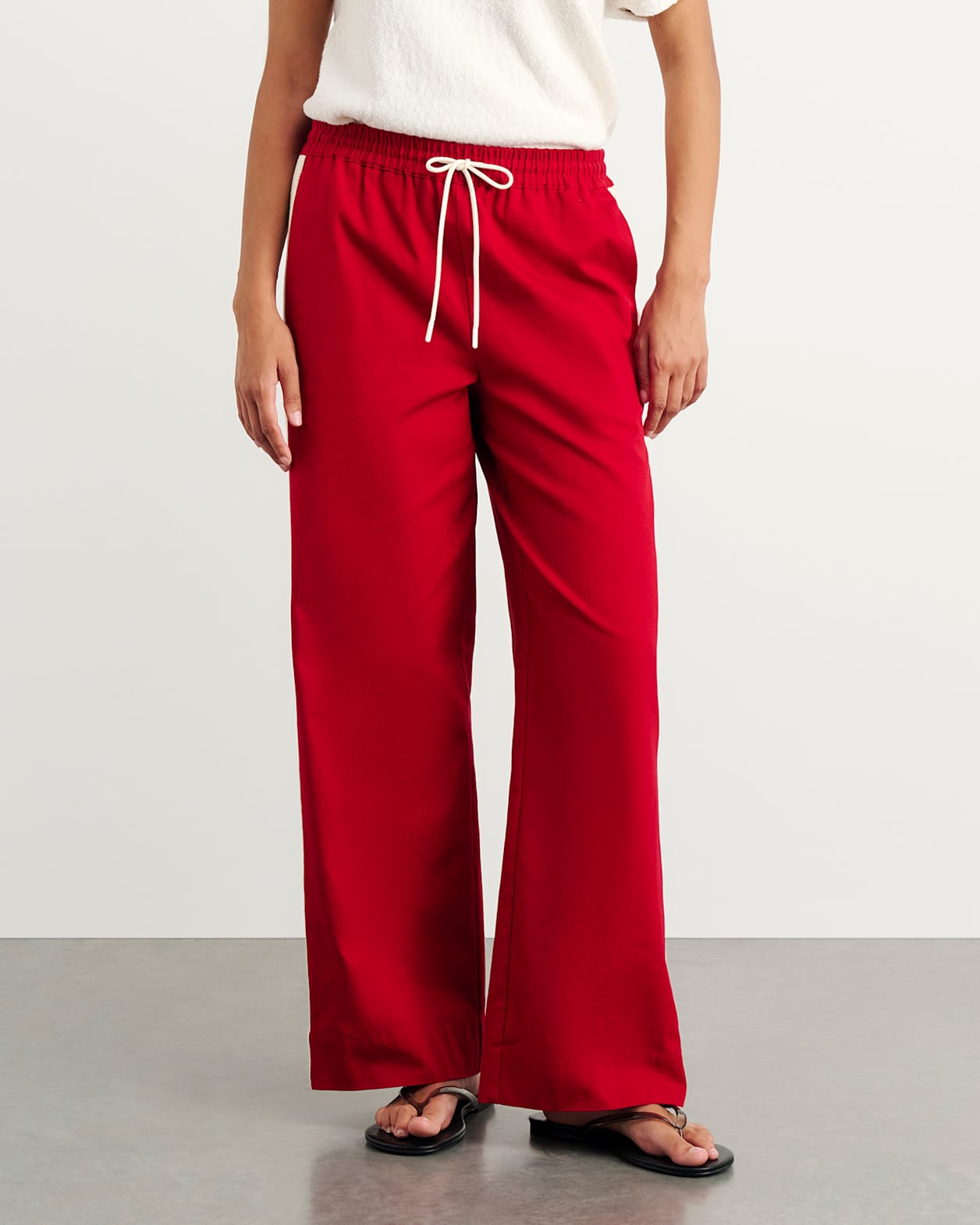 Canvas Contrast Pant in DEEP RED