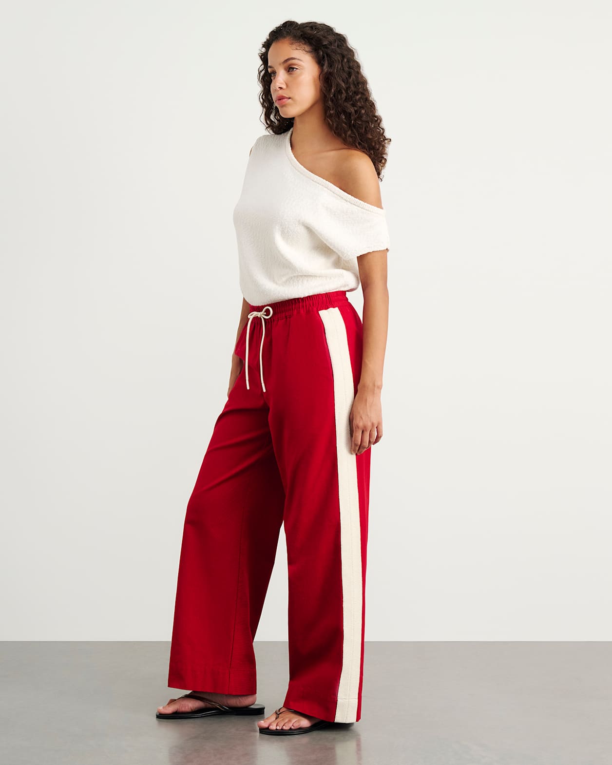 Canvas Contrast Pant in DEEP RED