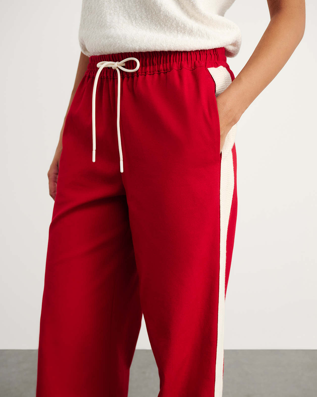 Canvas Contrast Pant in DEEP RED