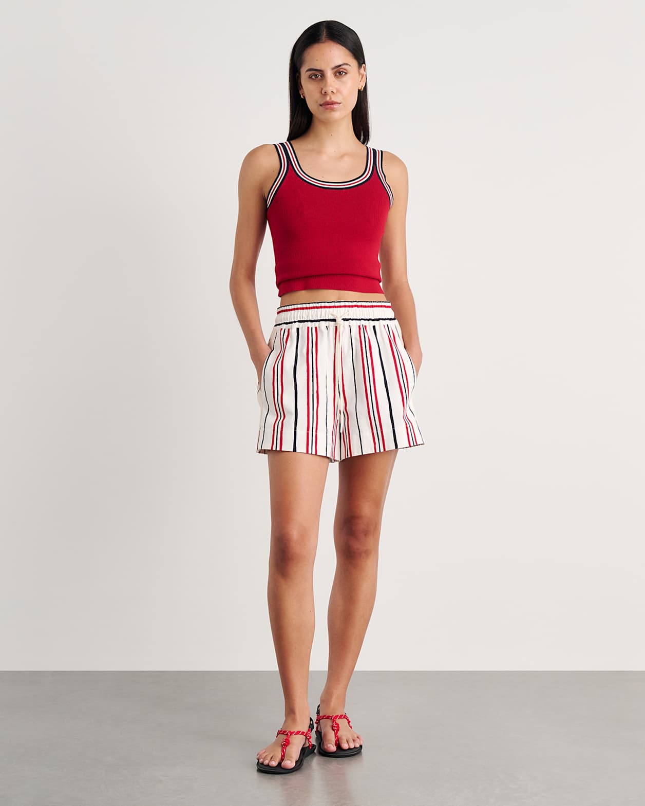 Canvas Contrast Short in IVORY/RED