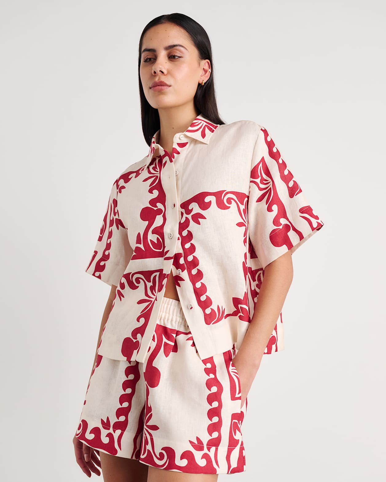 Wave Linen Pull On Short in RED MULTI