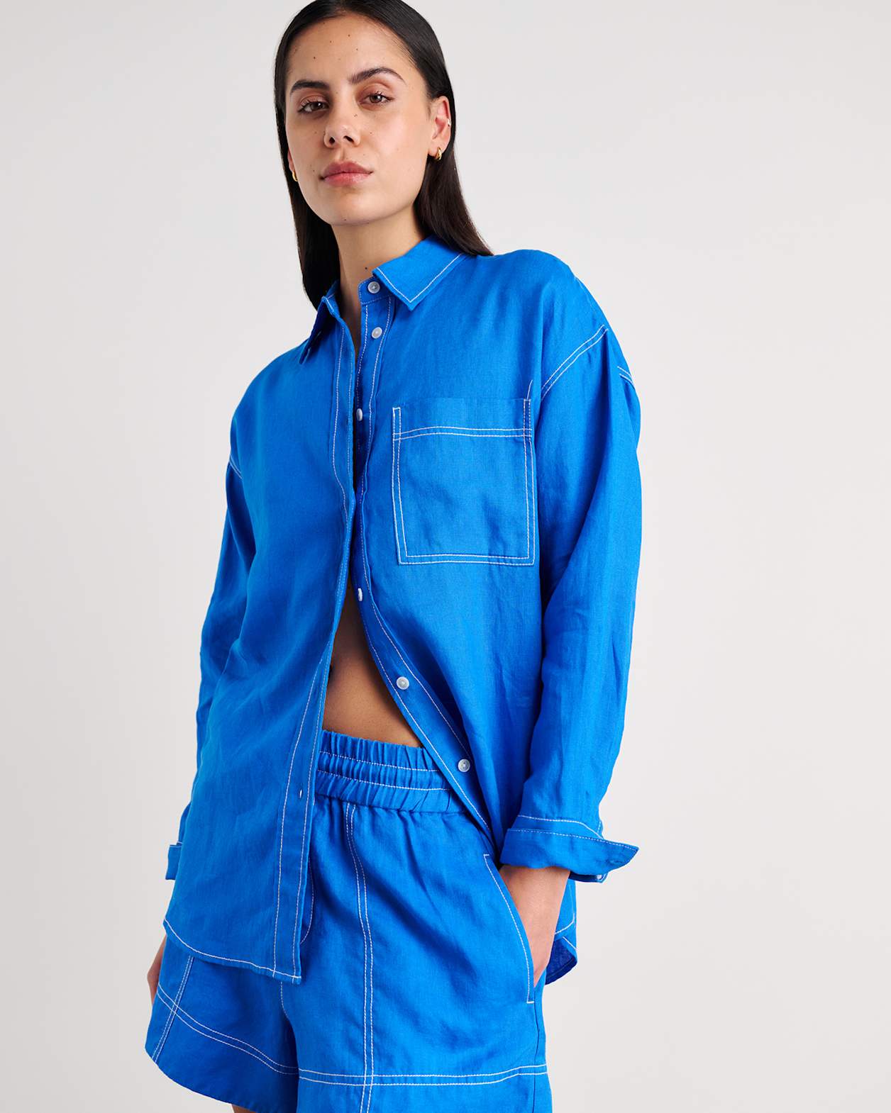 Gigi Linen Relaxed Shirt in BRIGHT BLUE