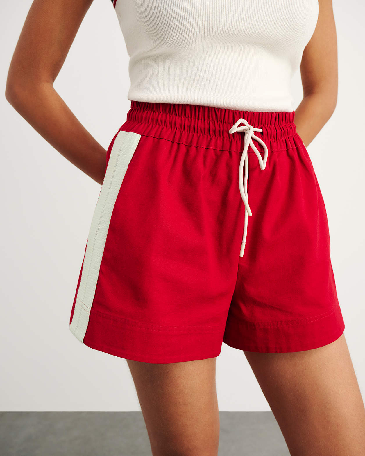Canvas Contrast Short in DEEP RED