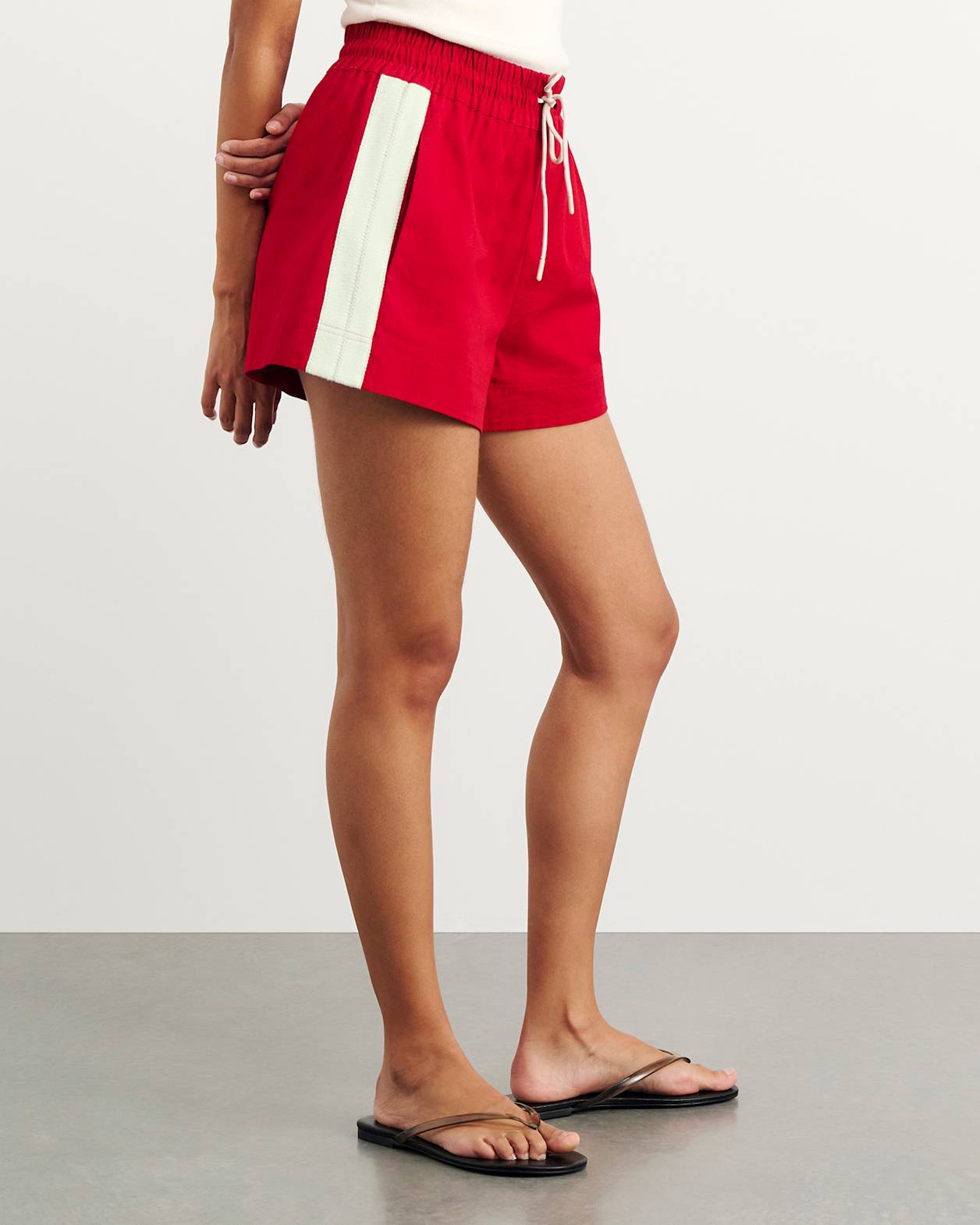 Canvas Contrast Short in DEEP RED