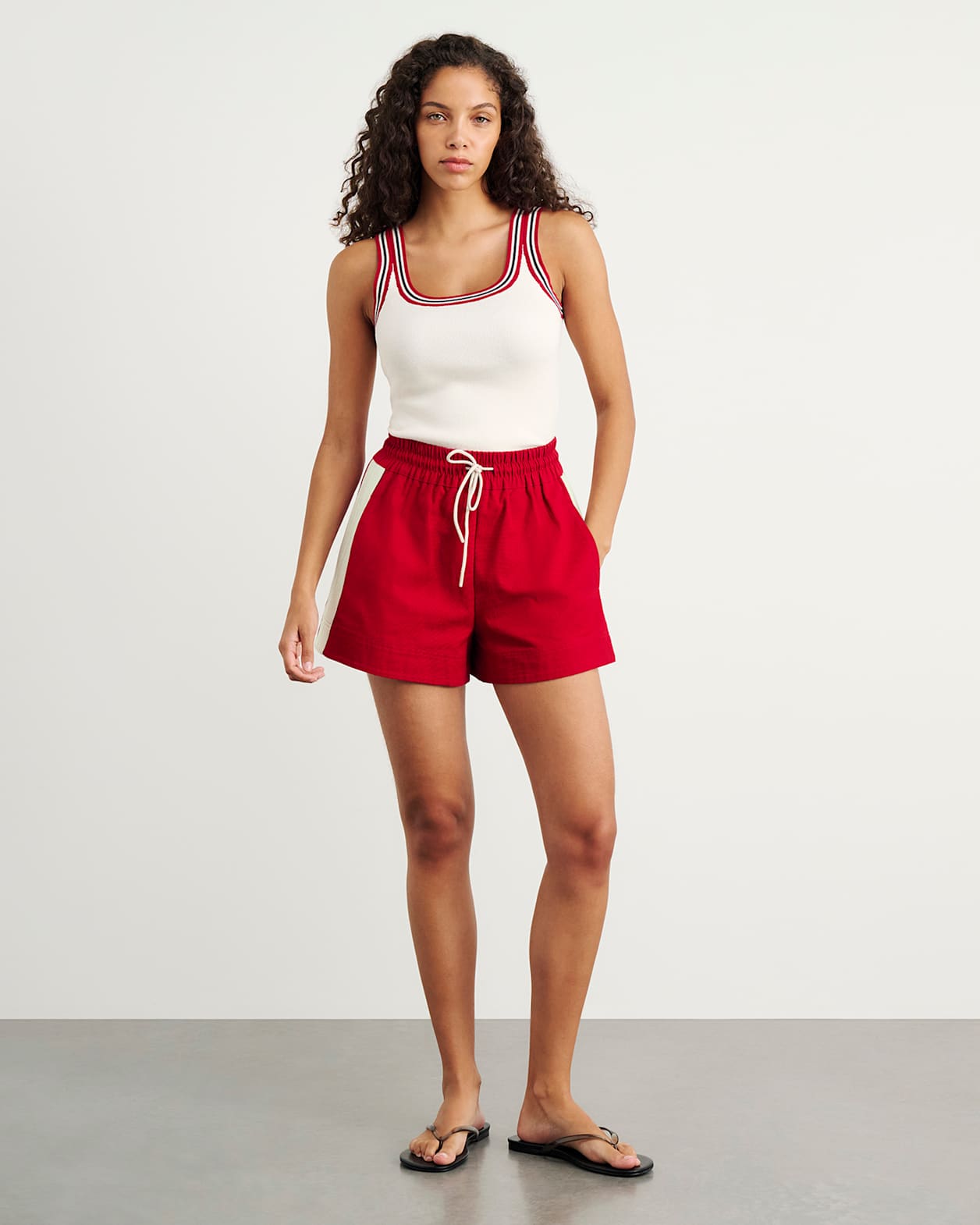 Canvas Contrast Short in DEEP RED