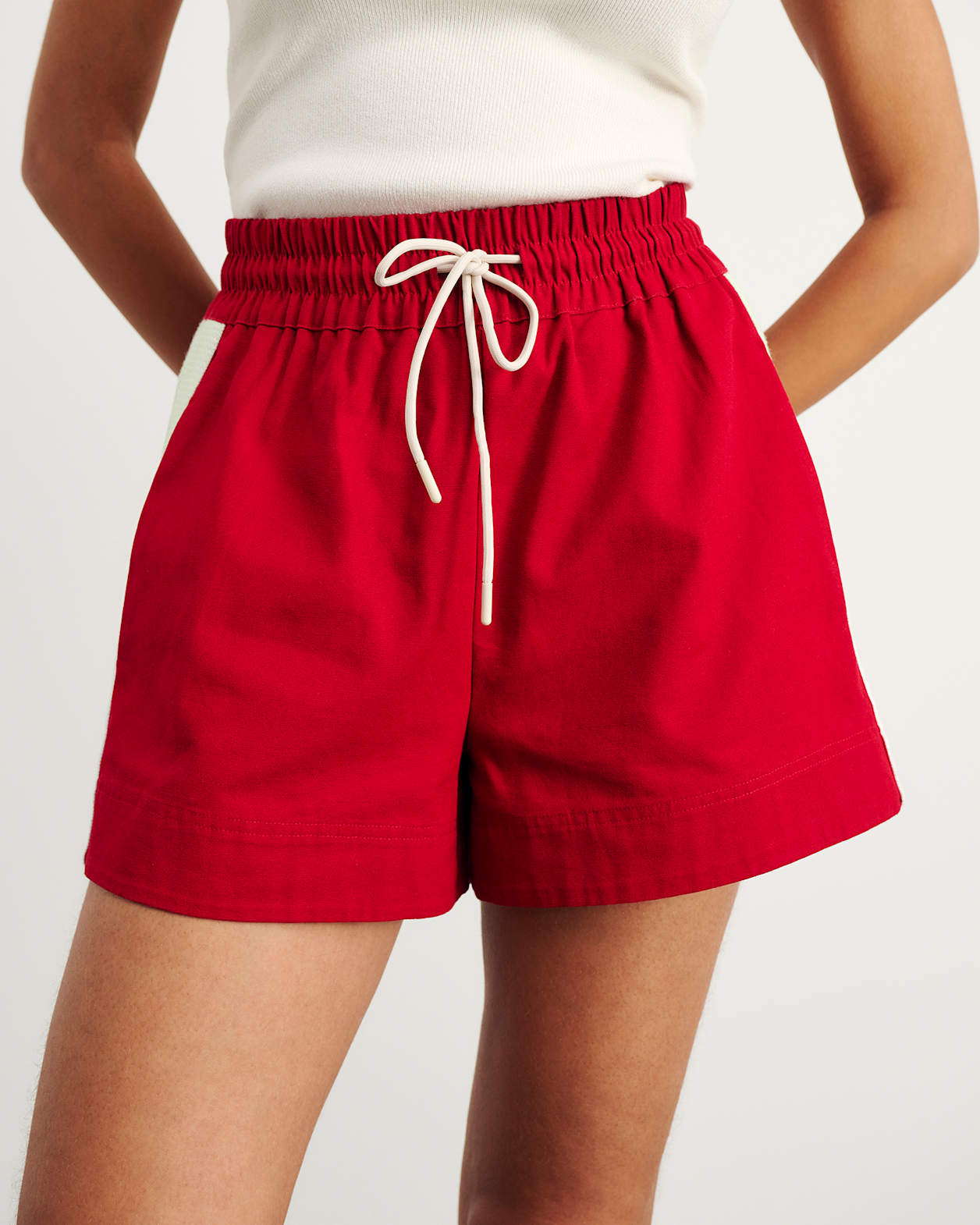 Canvas Contrast Short in DEEP RED