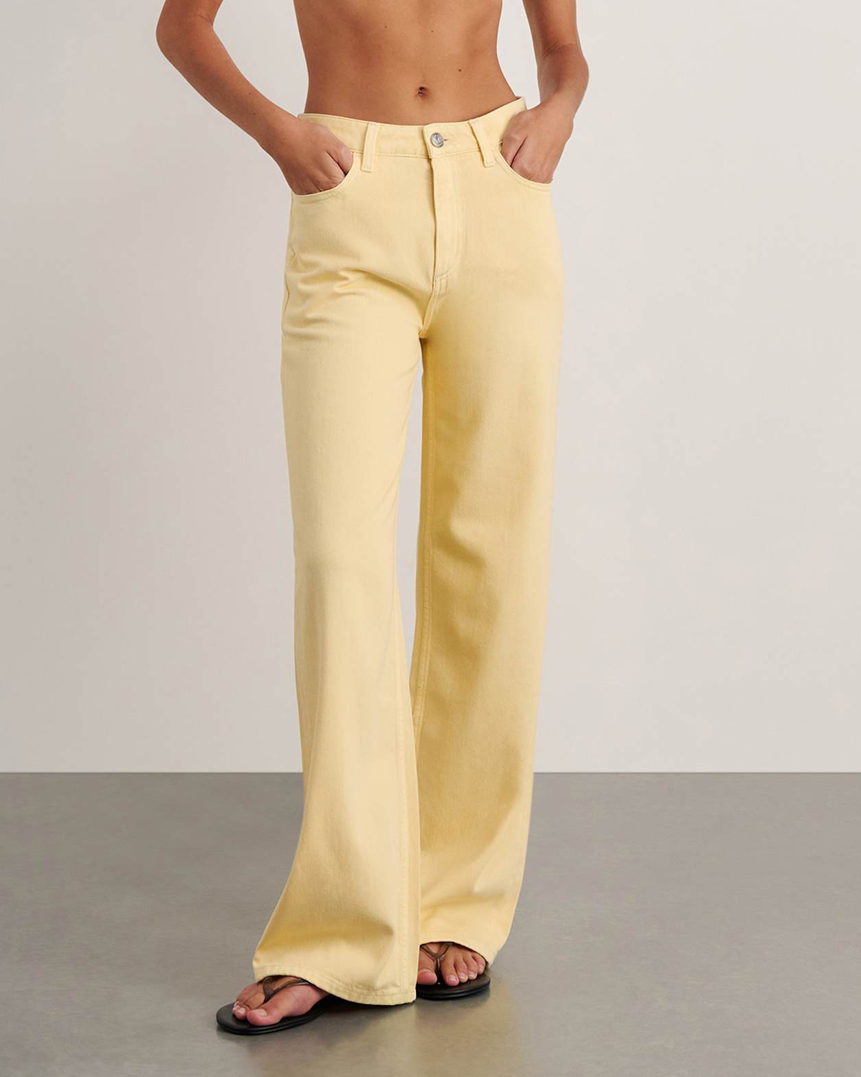 Loe Mid Rise Straight Jean in BUTTER