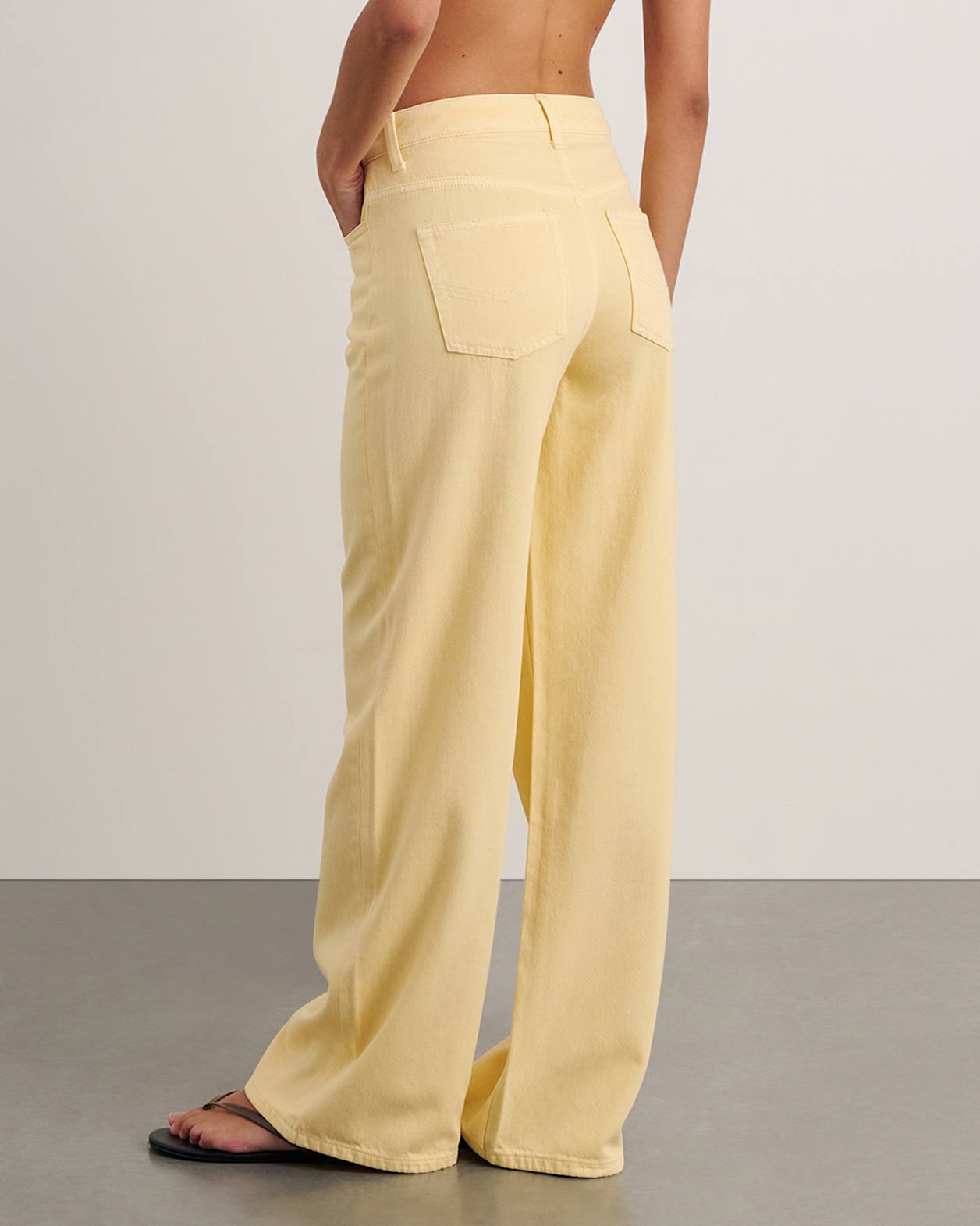 Loe Mid Rise Straight Jean in BUTTER
