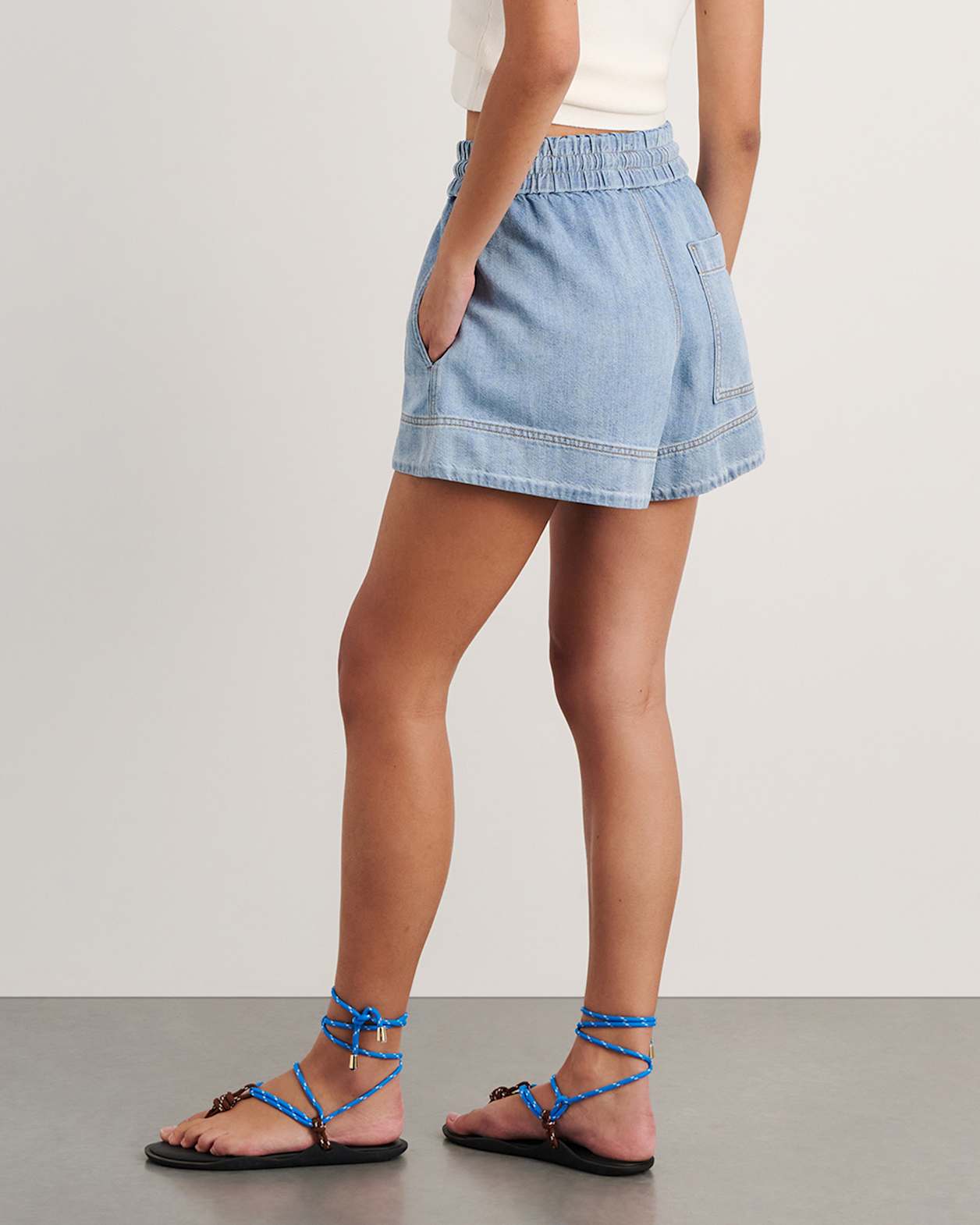 Loe Denim Pull On Short in LIGHT WASH