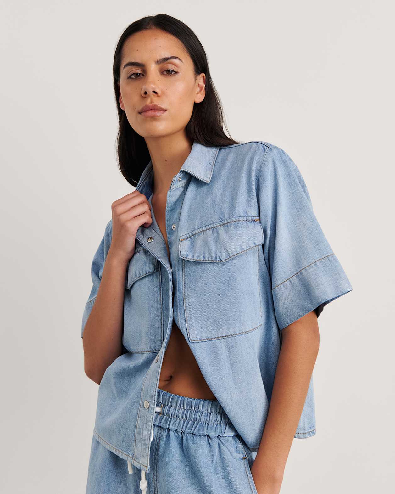 Loe Denim Shirt in LIGHT WASH