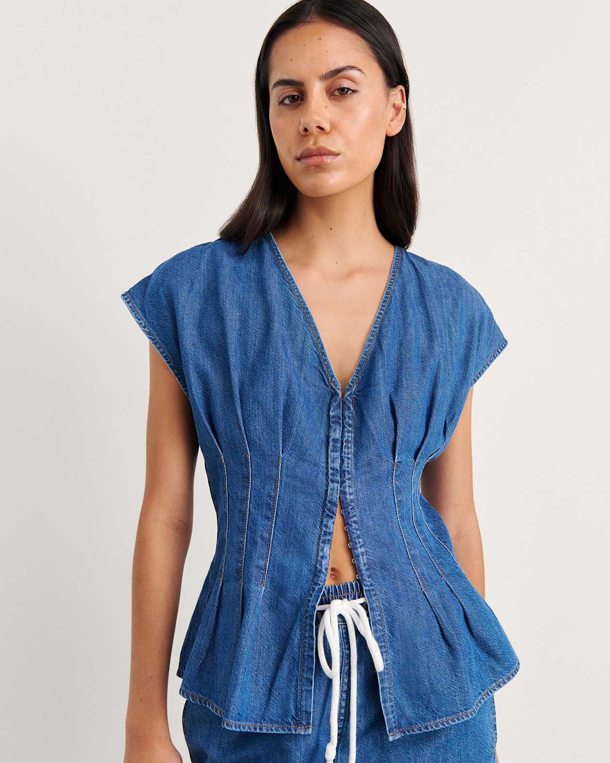 Loe Pintuck Denim Top in BLUE VINTAGE