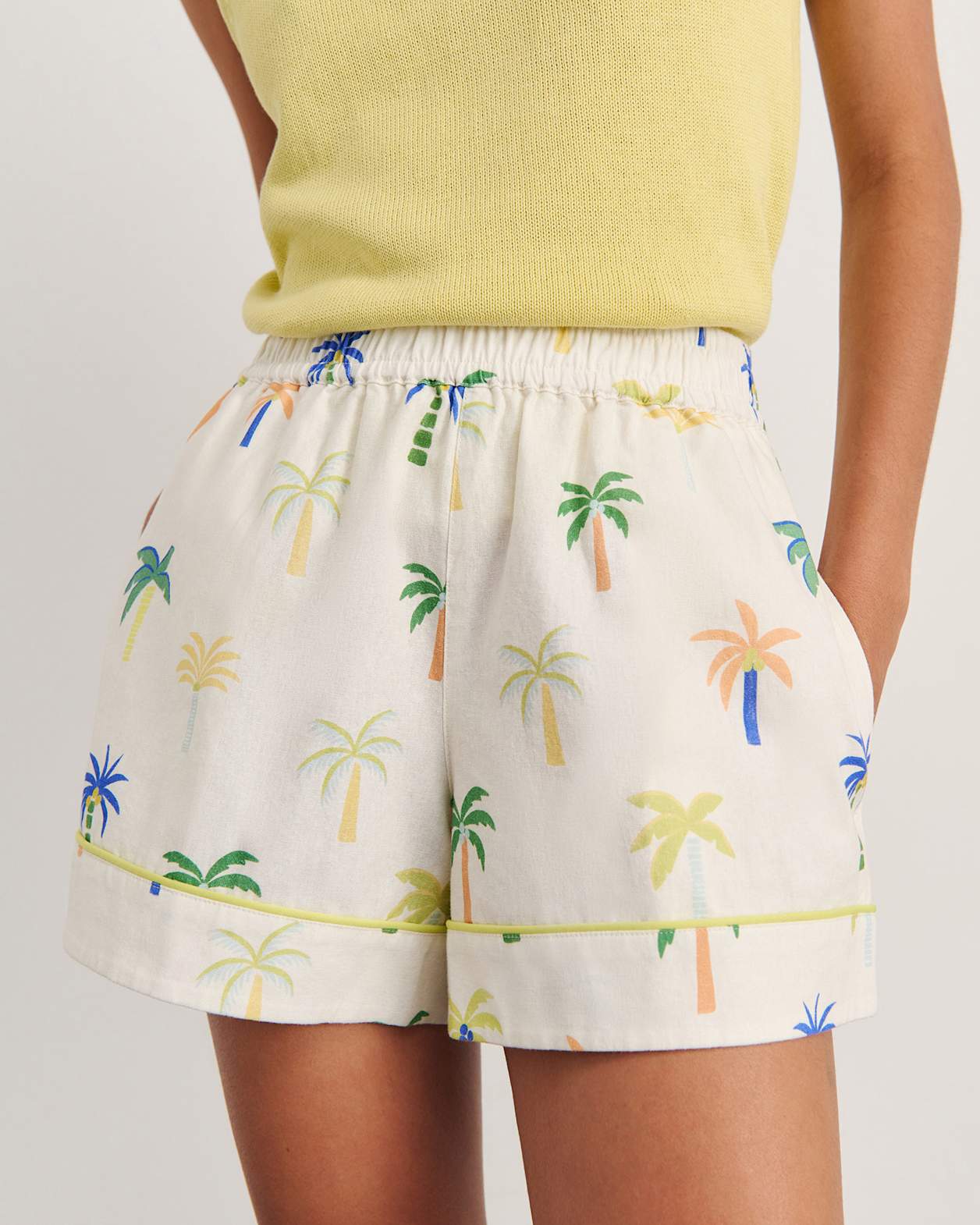 Palm Pull On Short in IVORY/MULTI