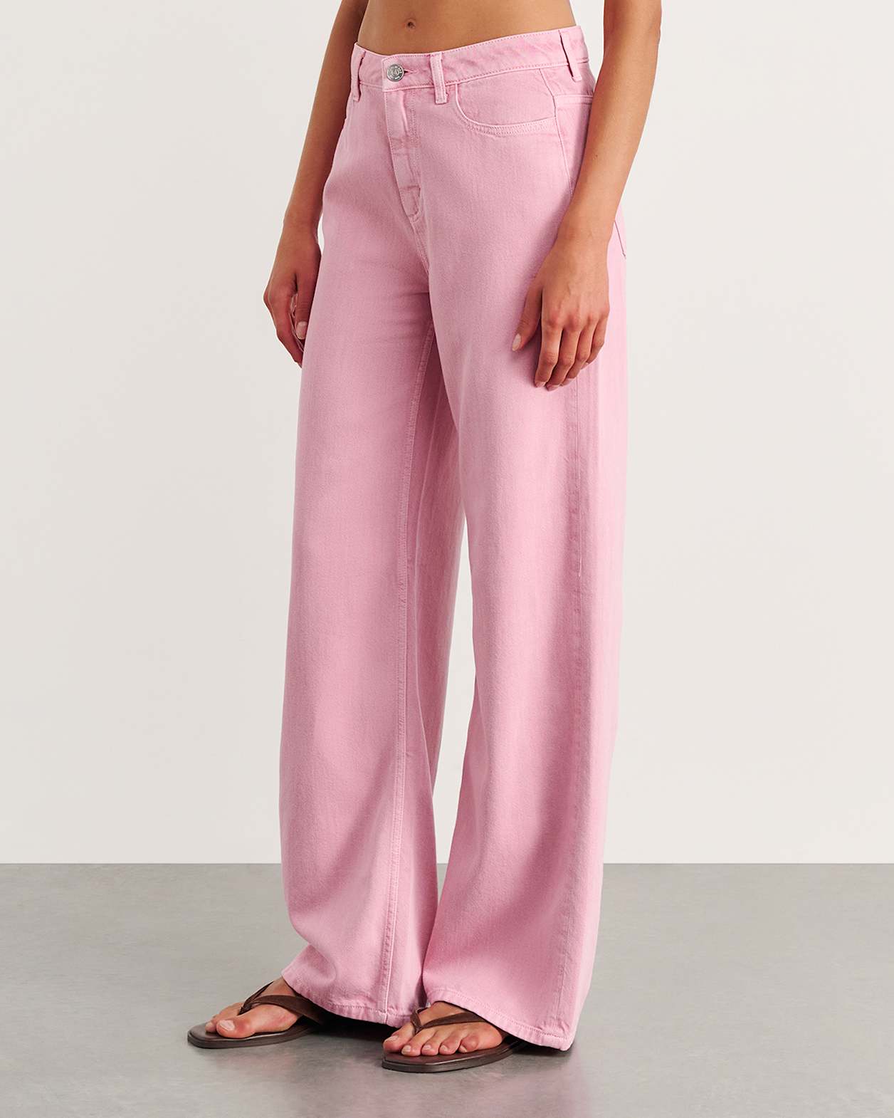 Loe Mid Rise Straight Jean in PINK