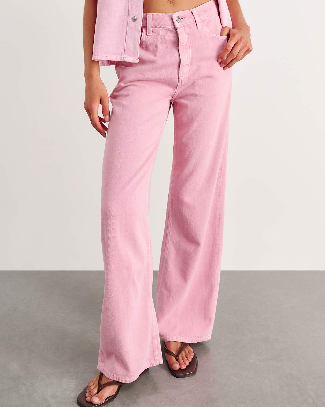 Loe Mid Rise Straight Jean in PINK