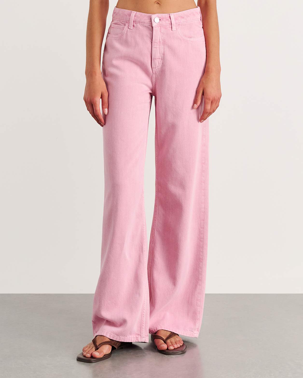Loe Mid Rise Straight Jean in PINK