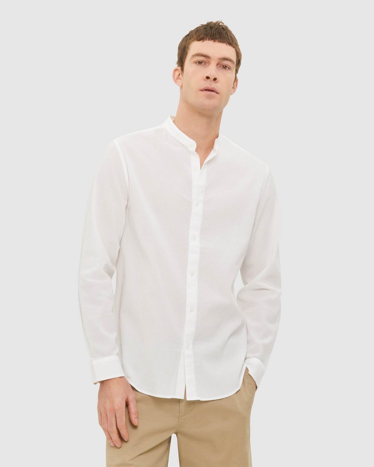 Seersucker Long Sleeve Collared Shirt in WHITE